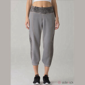 Women's Athleta Gray Capri Yoga Pants Size M